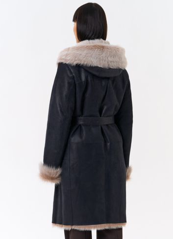 Женская натуральная дубленка с капюшоном