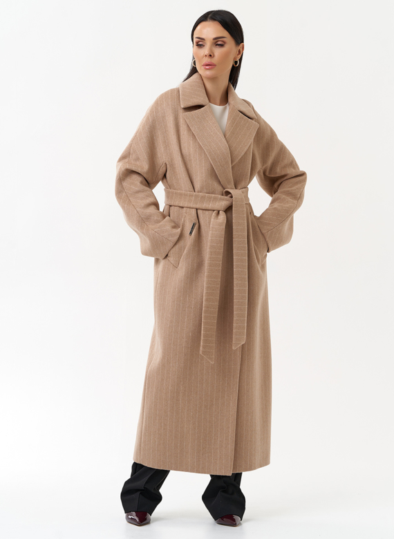 Длинное женское пальто с поясом