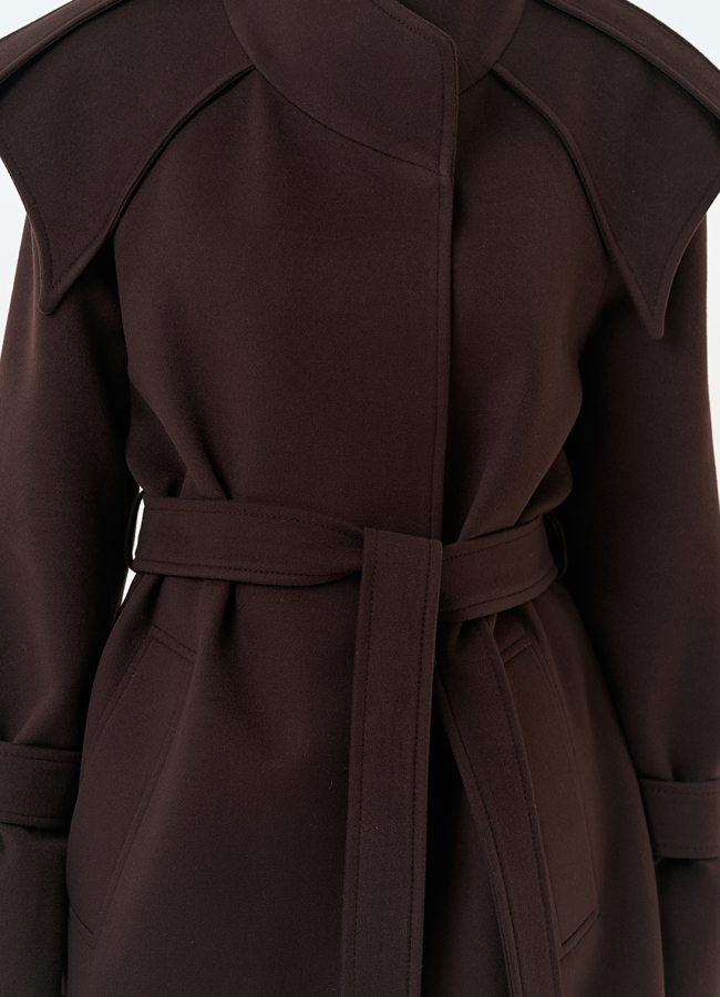 Женское укороченное пальто с акцентными плечами модель № 32854 универмаг малина