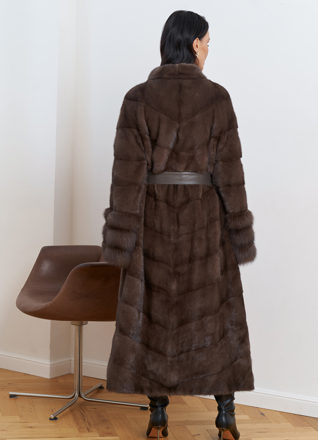 Женская длинная шуба с отделкой из меха куницы модель № 30675 в кредит