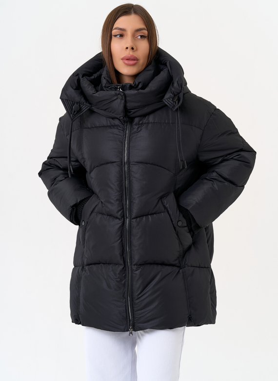 Женский пуховик черного цвета с капюшоном