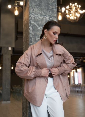 Женская куртка из эко замши с поясом