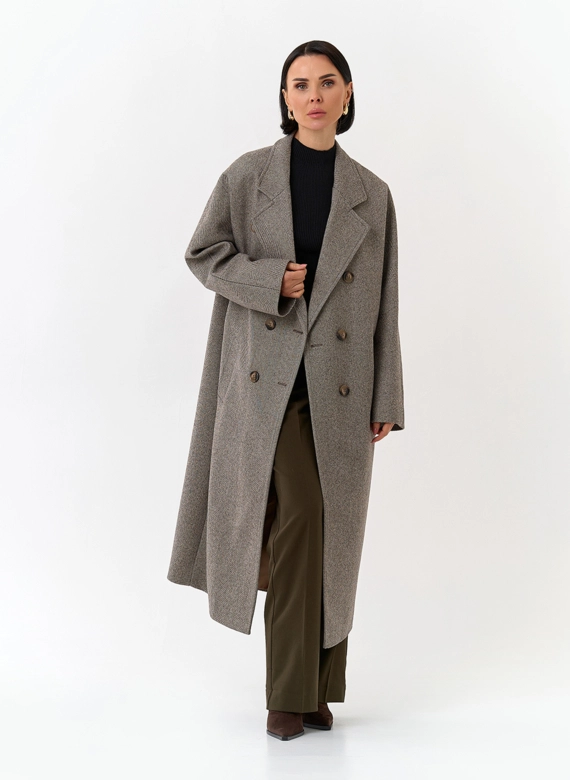 Женское пальто с английским воротником