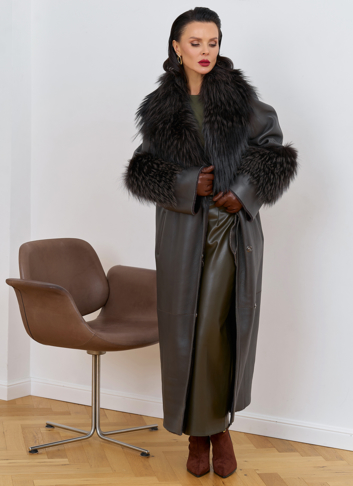 Женская натуральная дубленка с отделкой из меха лисы