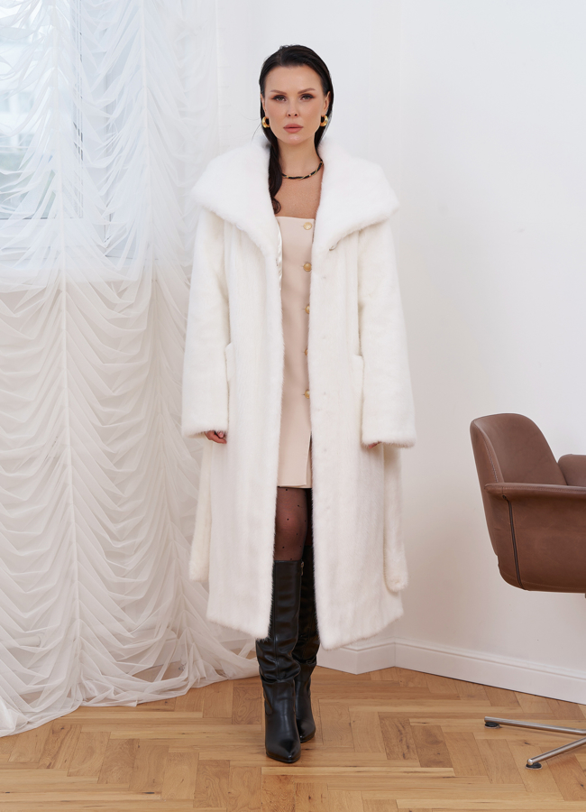 Норковая шуба белого цвета с капюшоном модель № 28025 универмаг малина