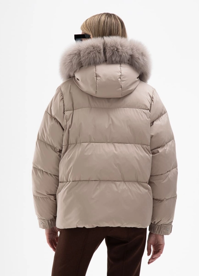 фото Короткий пуховик с капюшоном из меха песца модель № 31119