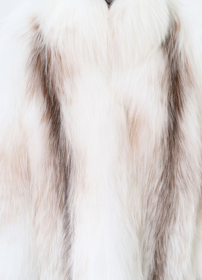 Белая шуба из лисы модель № 32009 в кредит