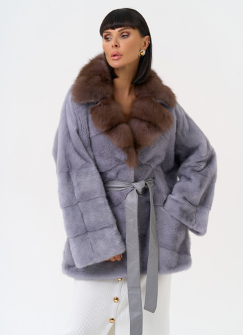 Женская шуба из меха норки с воротником из меха куницы