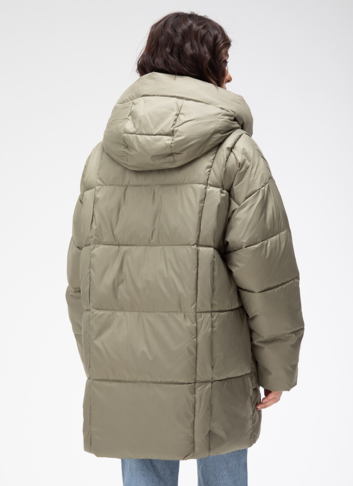 Женский пуховик с капюшоном 