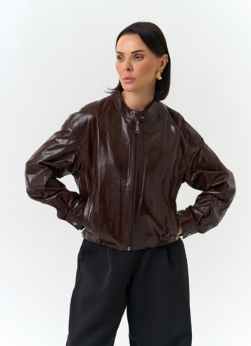 Женская короткая куртка из натуральной кожи