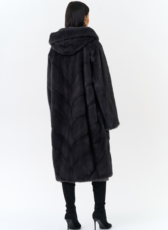 Женская шуба из норки силуэта баллон с капюшоном