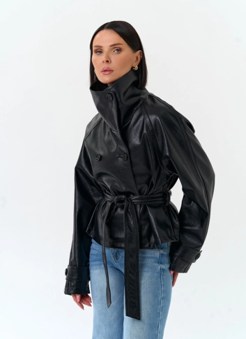 Женская куртка из эко кожи с поясом