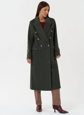 Длинное двубортное пальто с английским воротником