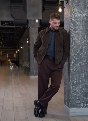 Мужская куртка из натуральной замши коричневого цвета