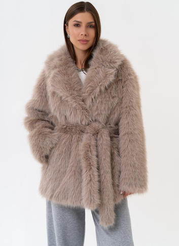 Женская шуба из эко меха в бежевом цвете