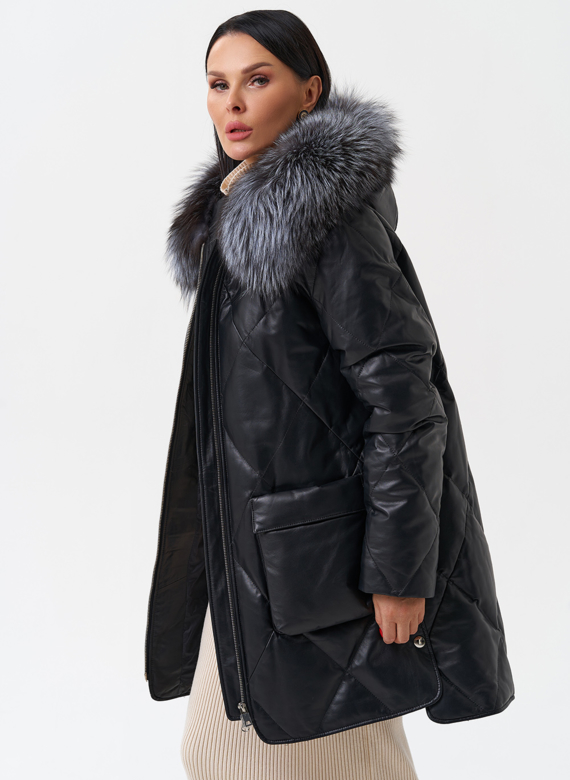 Женский кожаный пуховик с капюшоном