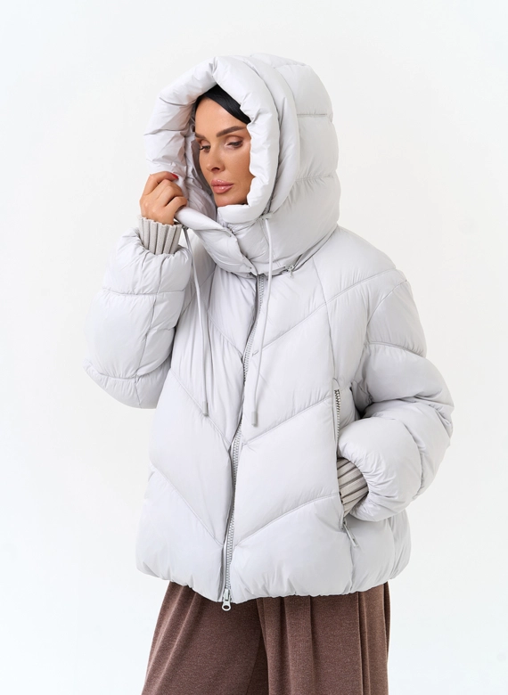 Женский пуховик с капюшоном фото