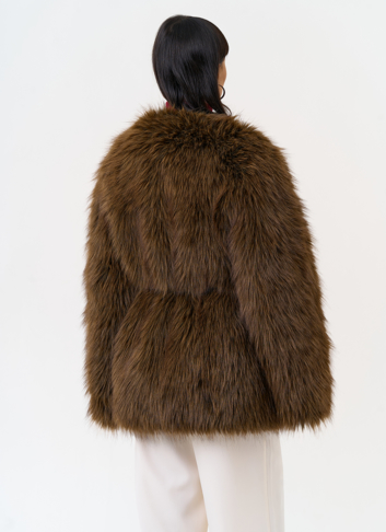 Женская шуба из эко меха с декоративным поясом